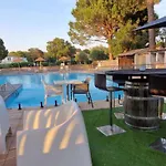 Eden Cala Rossa 3 Et Grande Terrasse Dans Hoteliere Fiori Di Cala Rossa A Lecci, Avec Grande Piscine Chauffee *